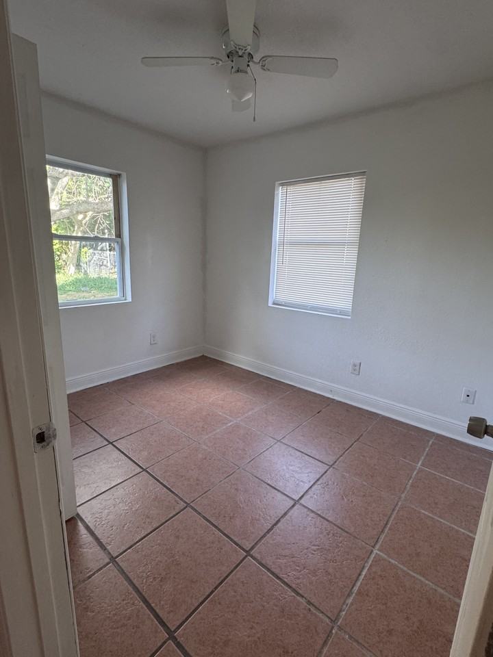 151 Se Castana Ct #1 - Photo 7 of 12