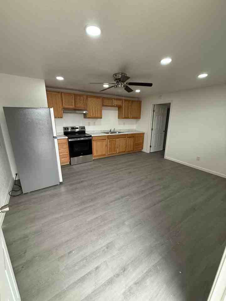 232 W. Barbara St - Photo 2 of 17