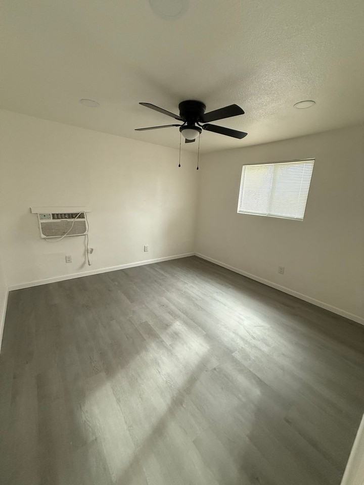 232 W. Barbara St - Photo 4 of 17