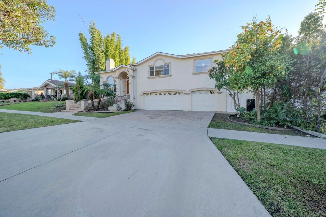 116 E 36th St - Photo 2 of 49