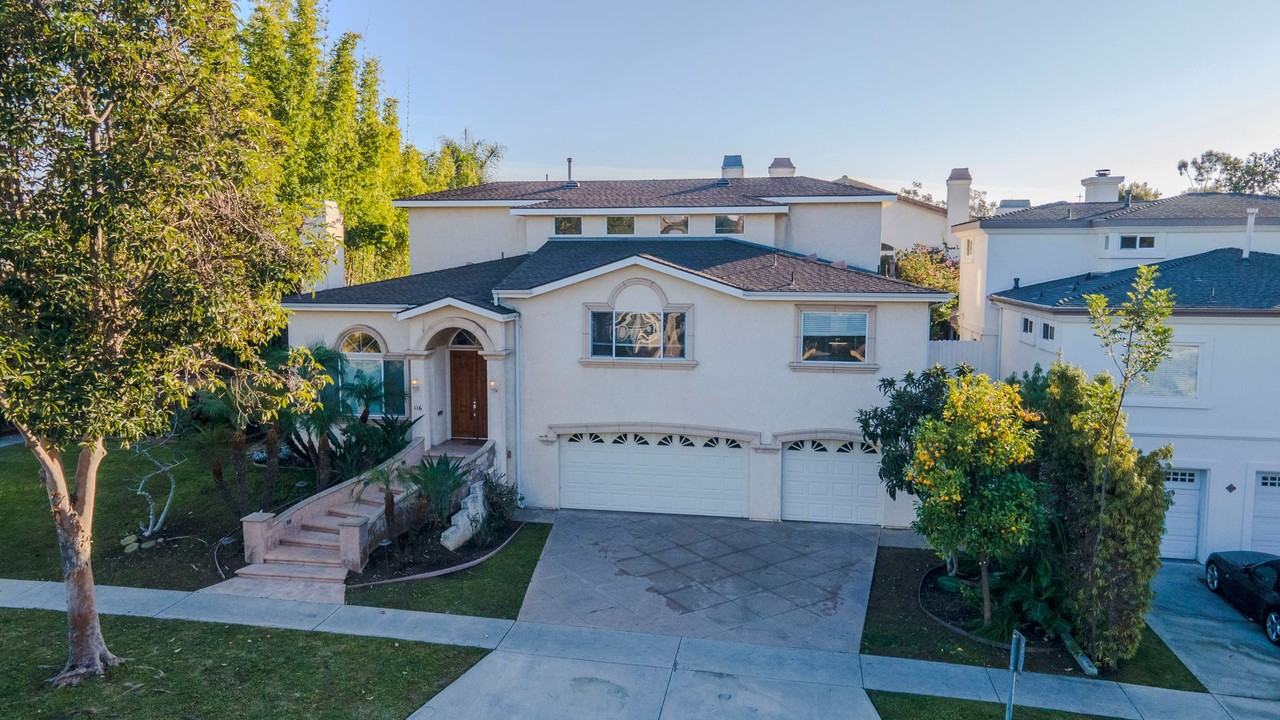 116 E 36th St - Photo 3 of 49