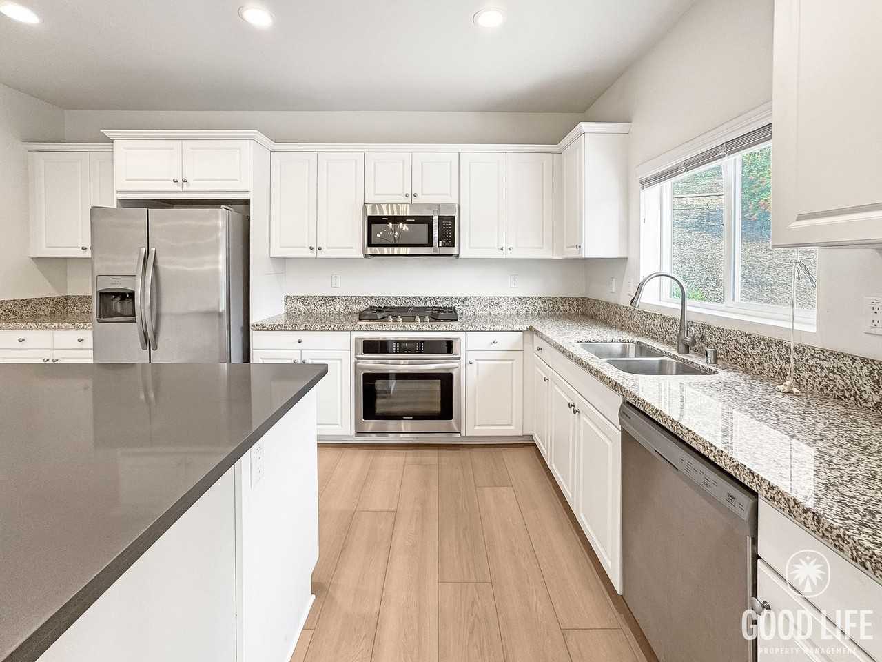 20455 Canaan Cir - Photo 3 of 37