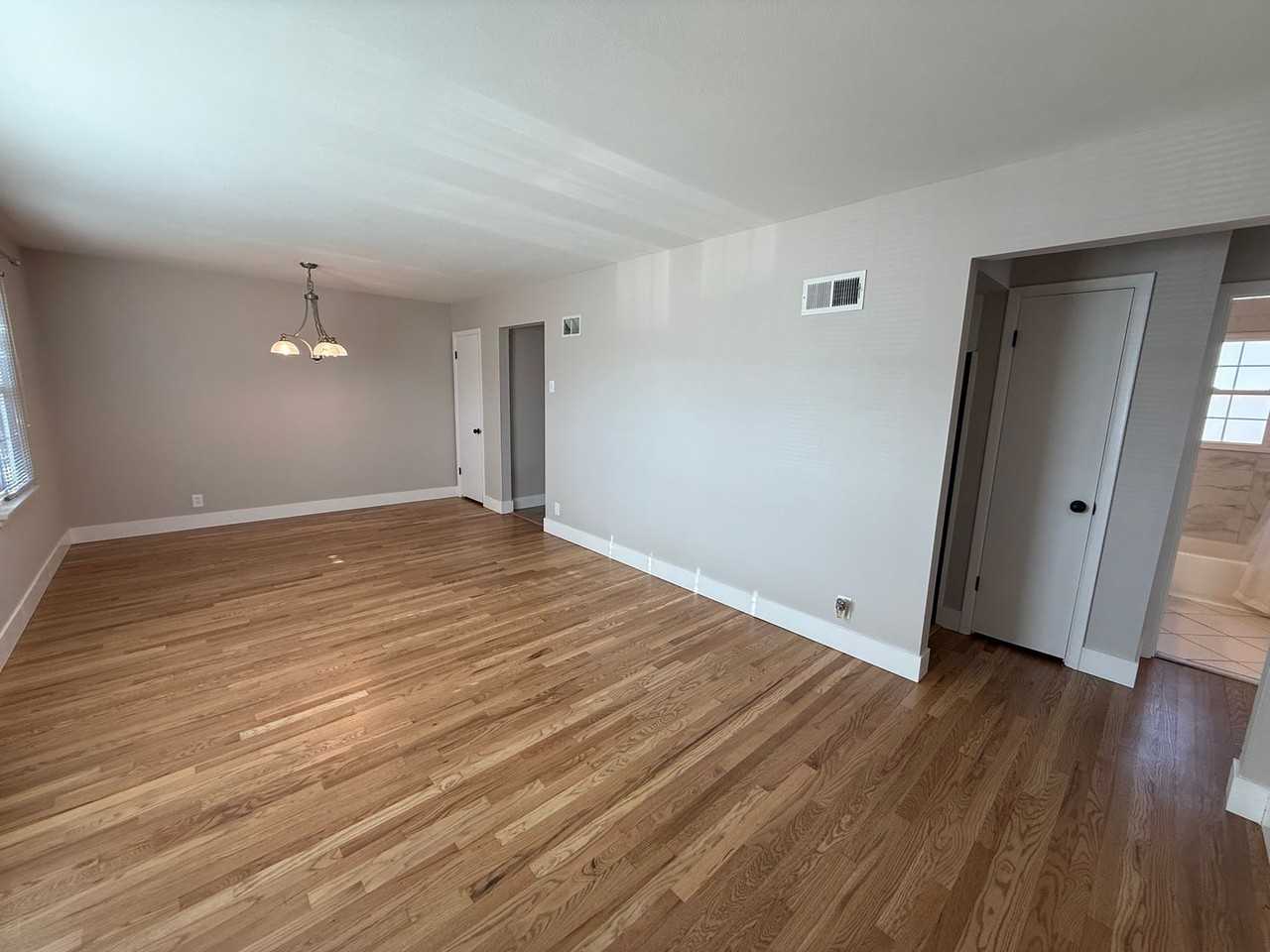 11015 Golf Crest Dr - Photo 5 of 15