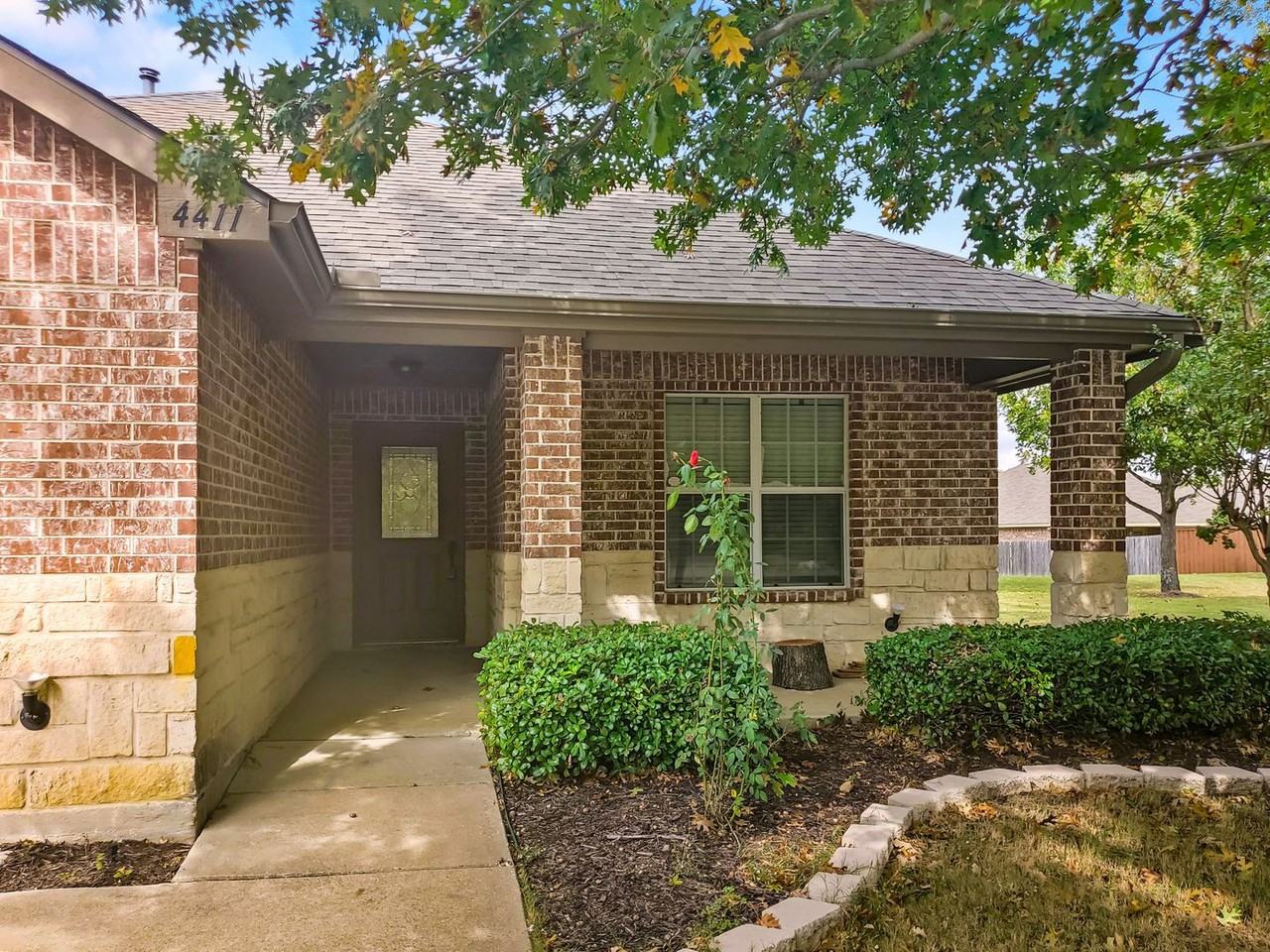 4411 Shady Elm Dr - Photo 2 of 20