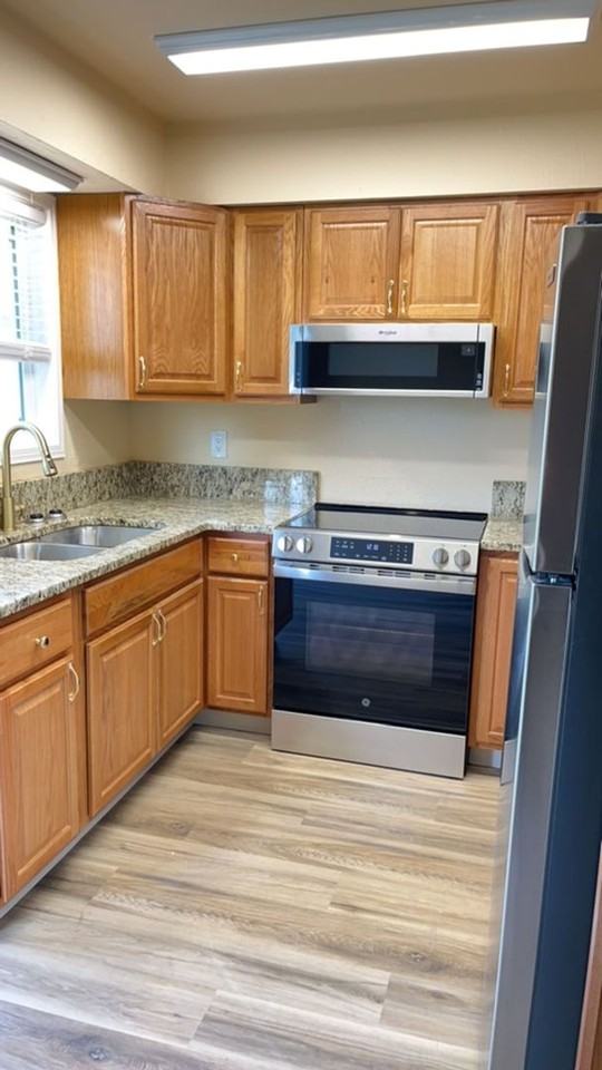 1560 Waverly Dr Se - Photo 5 of 15