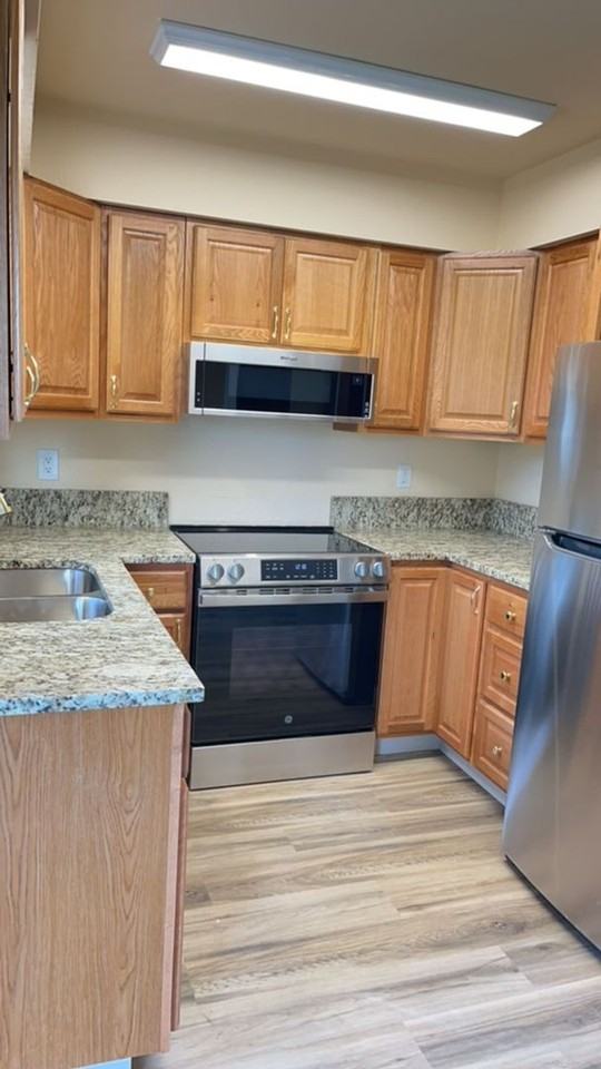 1560 Waverly Dr Se - Photo 6 of 15