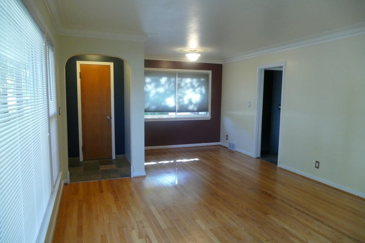 2711 Crooks Rd - Photo 3 of 14