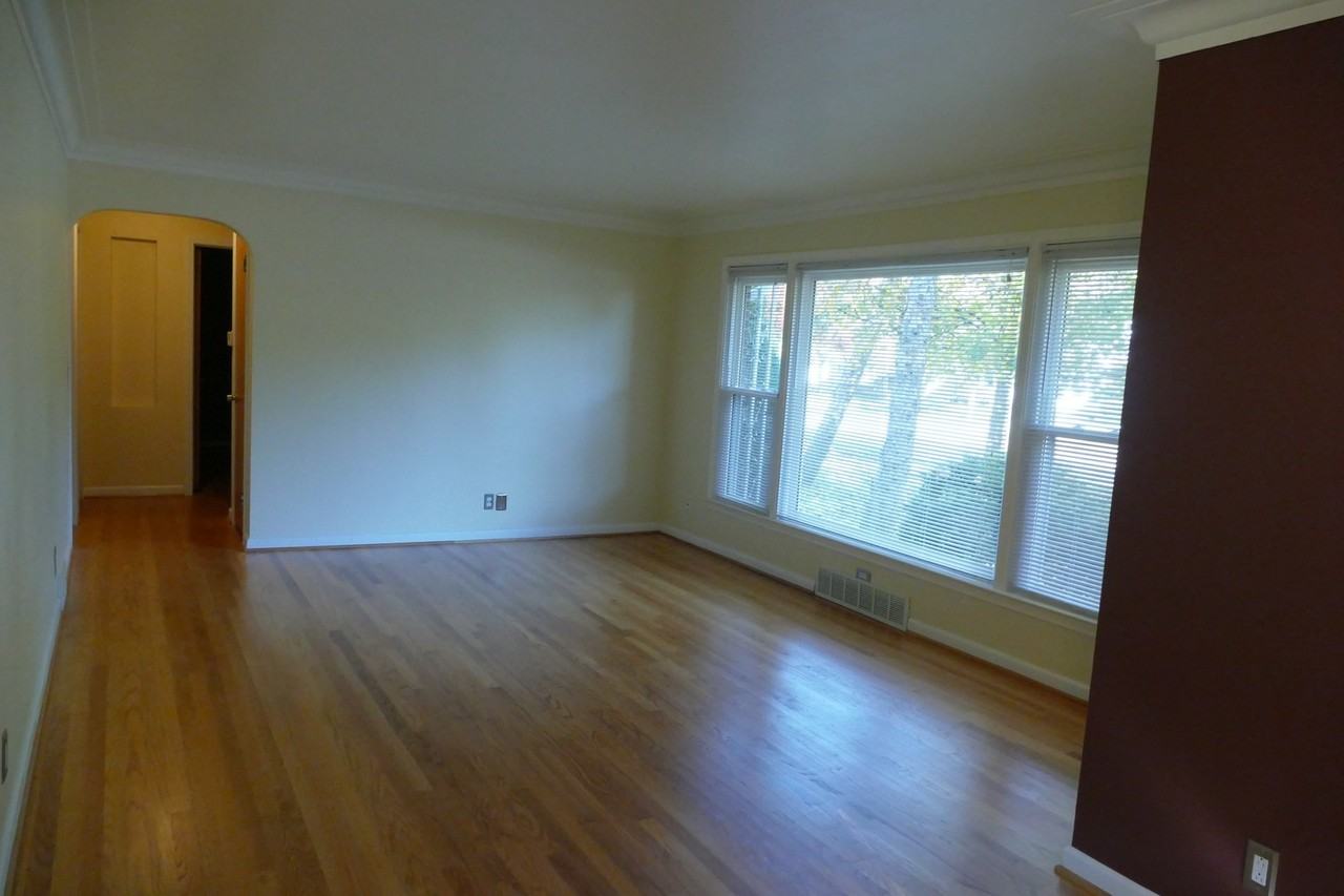 2711 Crooks Rd - Photo 4 of 14