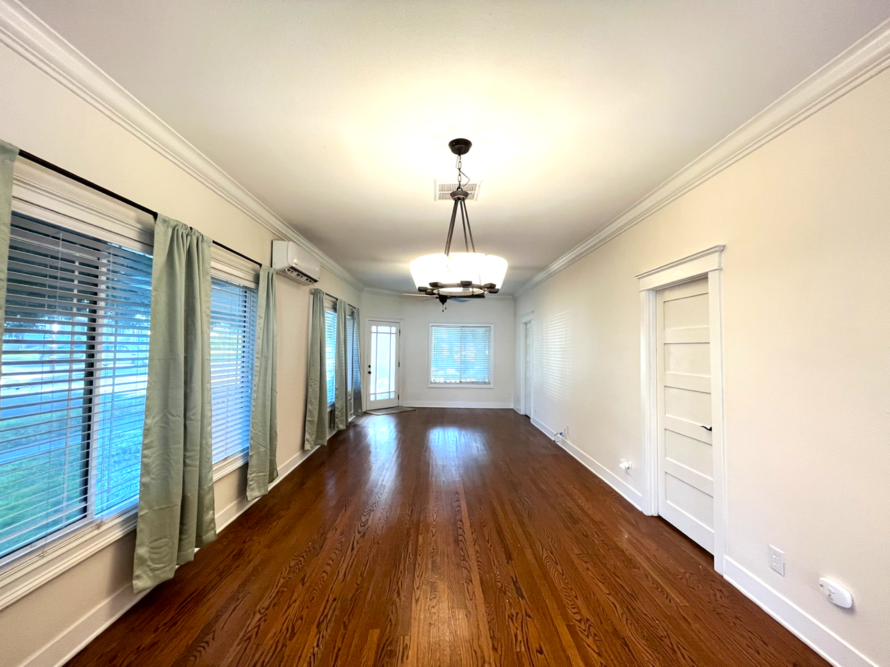 423 E 8th St - Photo 6 of 29