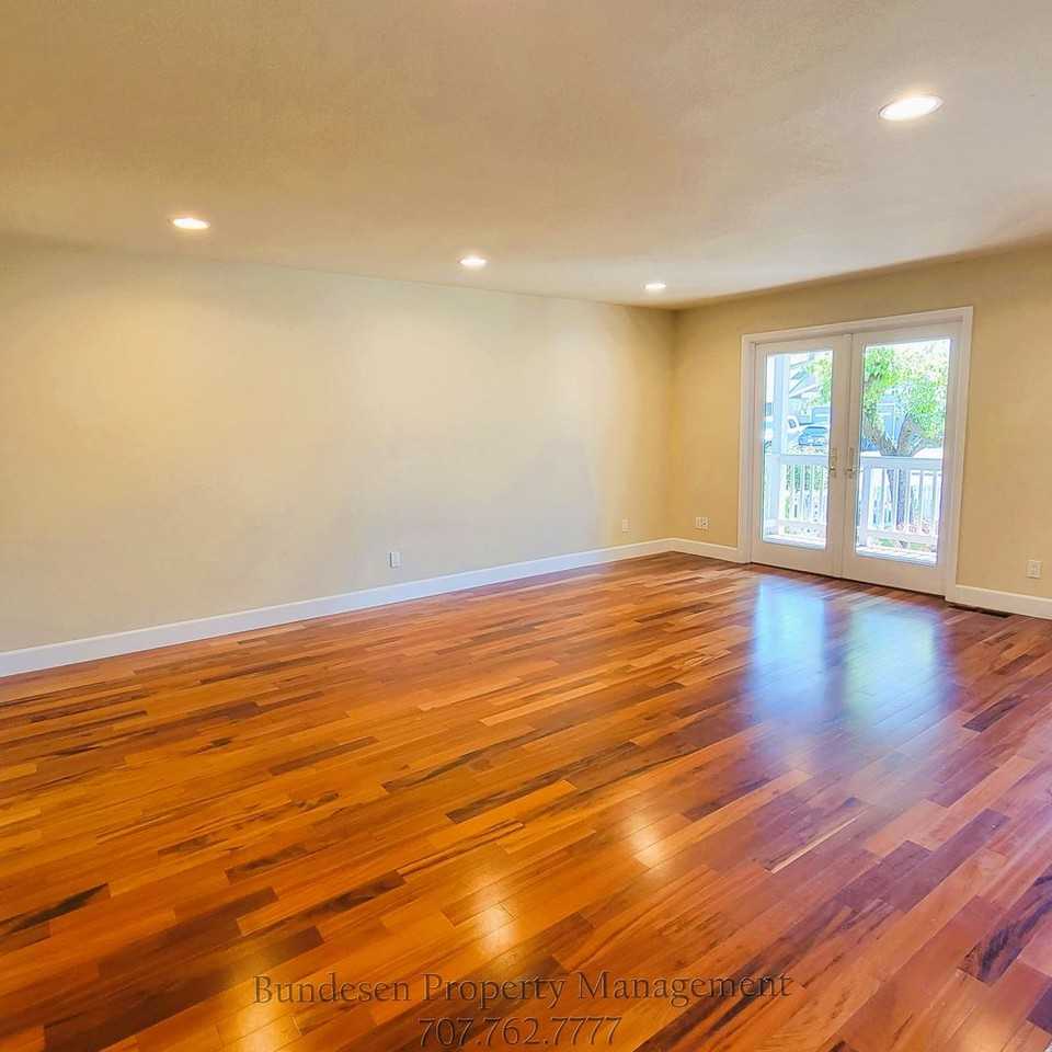 1464 Georgia Ct - Photo 3 of 18