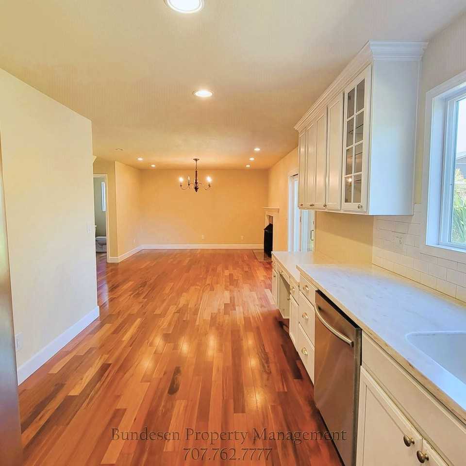 1464 Georgia Ct - Photo 4 of 18