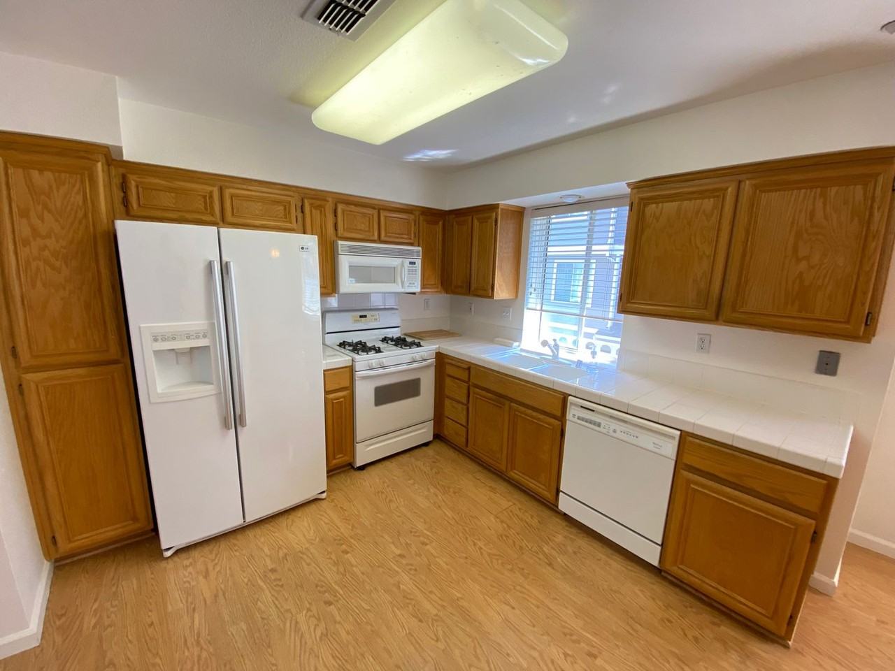 416 E E St - Photo 5 of 18