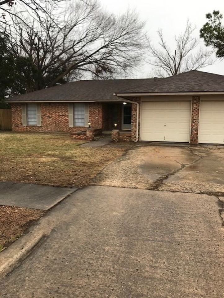 1522 Ashley Cir - Photo 2 of 14