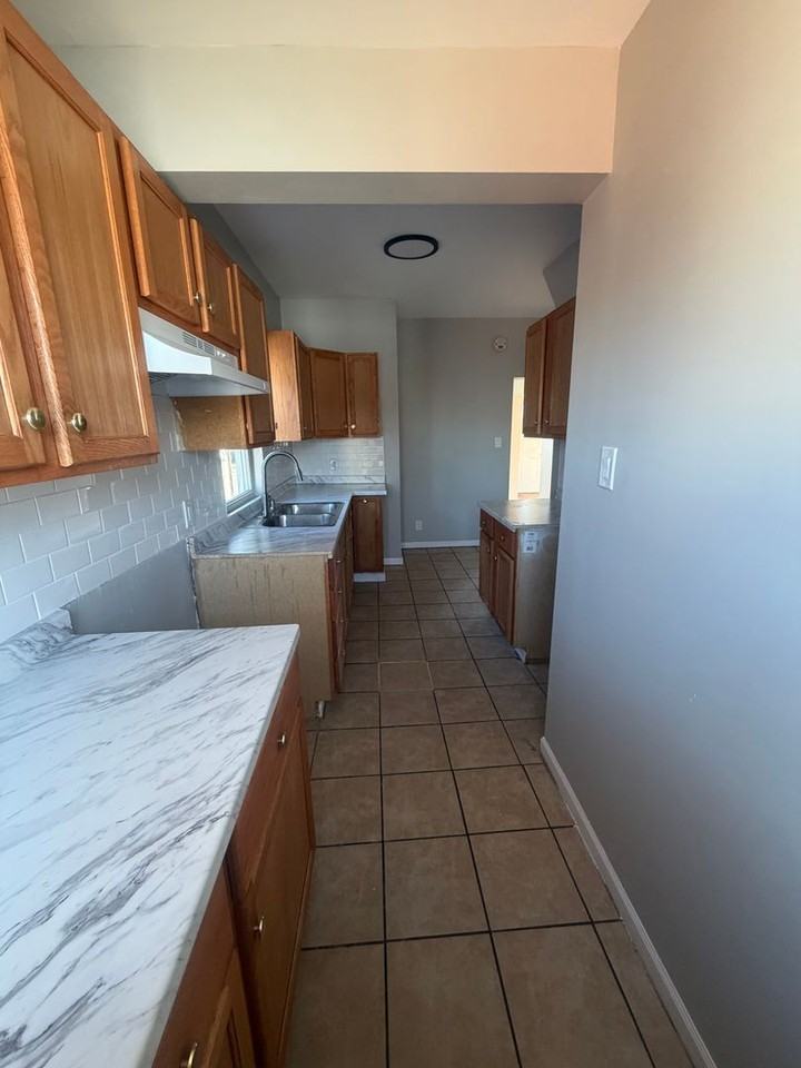 884 Wentworth Ave - Photo 3 of 11