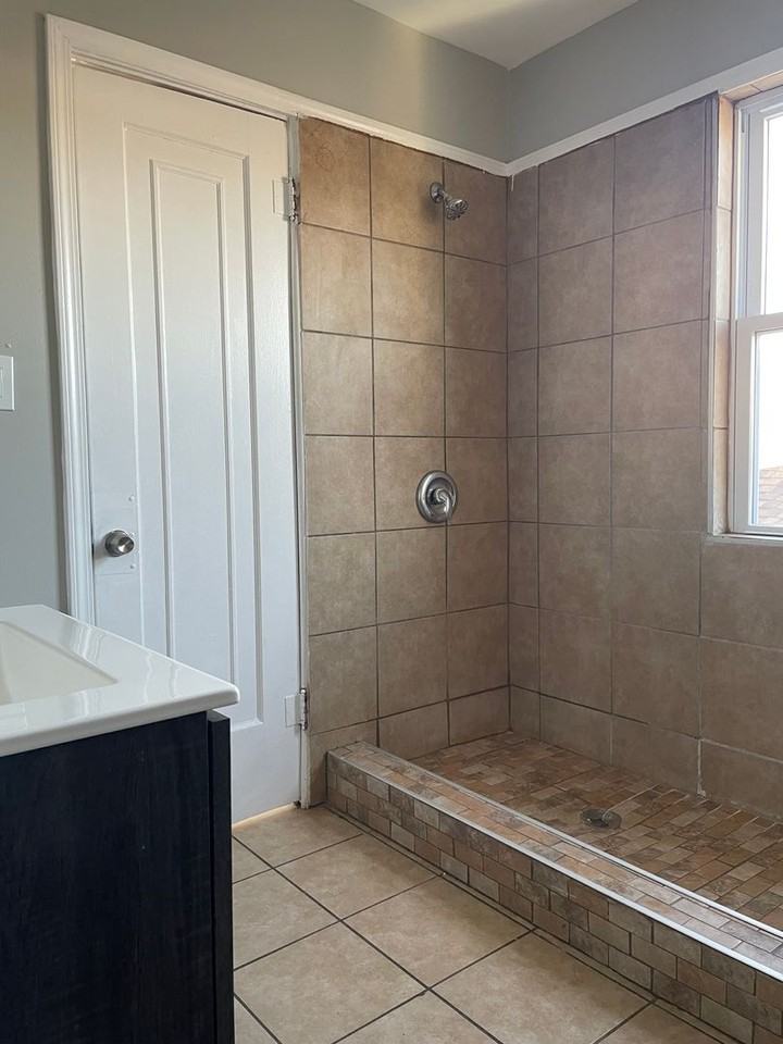 884 Wentworth Ave - Photo 7 of 11