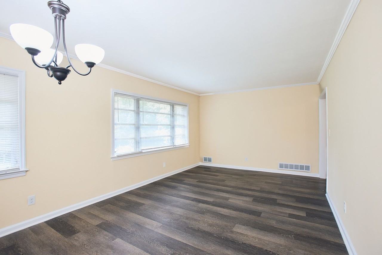 826 Jefferson Ave - Photo 3 of 14