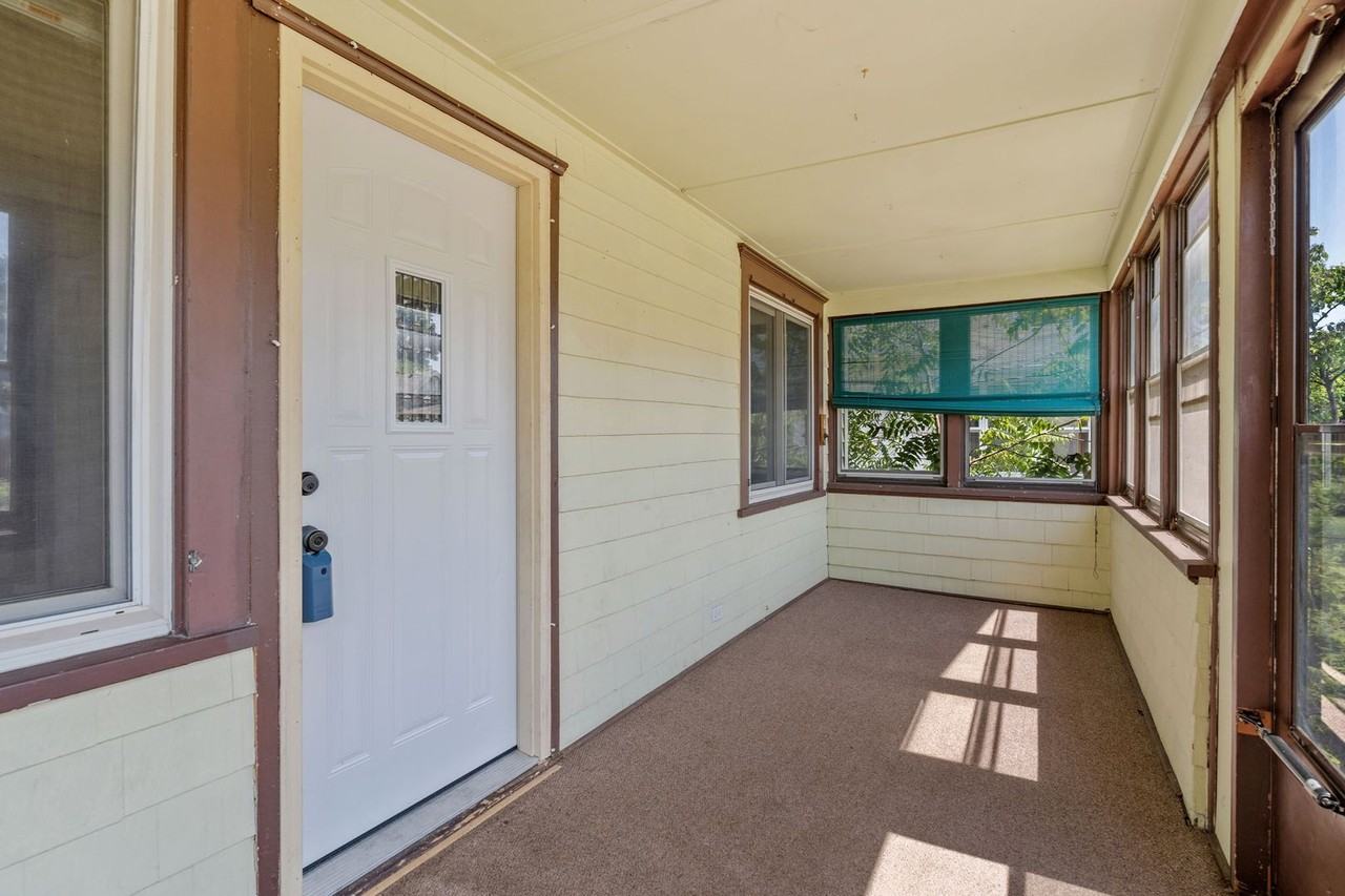 1423 Thomas Ave - Photo 5 of 30