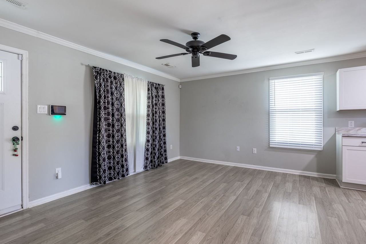 7406 Wickham Ave - Photo 2 of 13