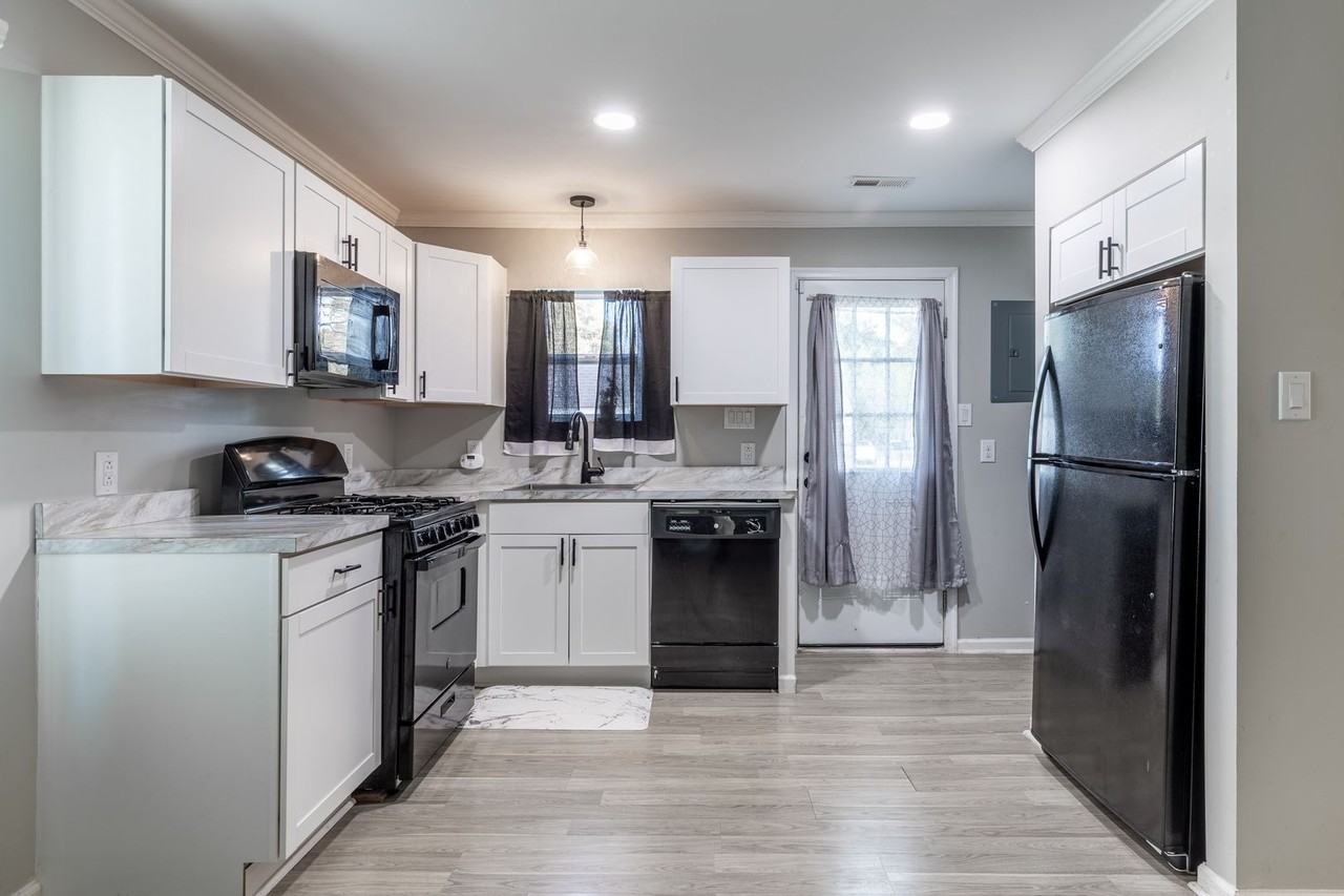 7406 Wickham Ave - Photo 4 of 13