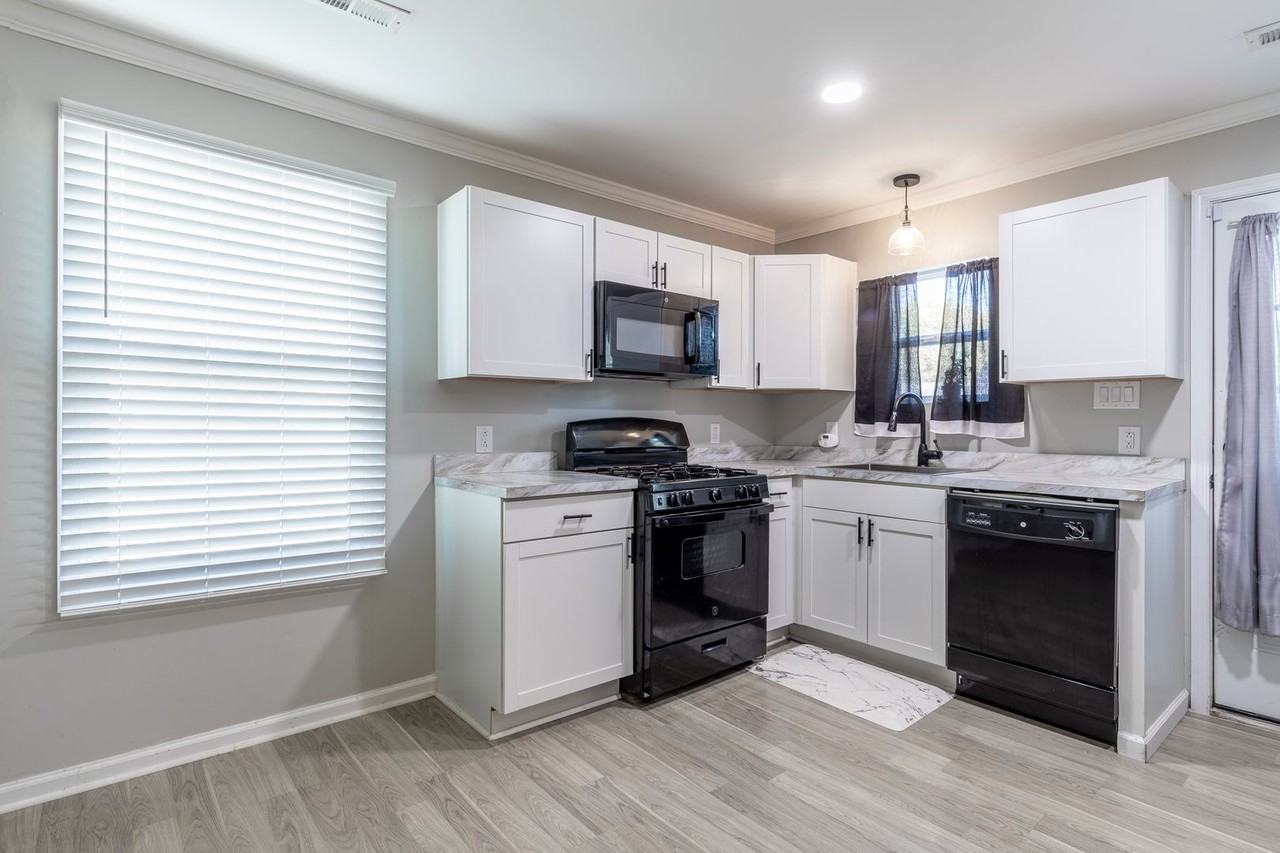 7406 Wickham Ave - Photo 5 of 13