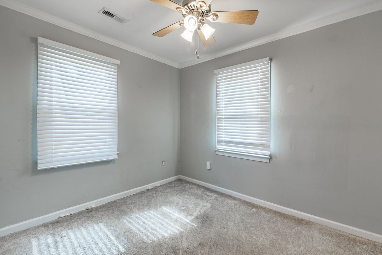 7406 Wickham Ave - Photo 6 of 13