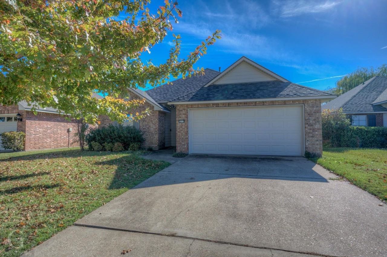 3217 Grand Lake Dr - Photo 2 of 15