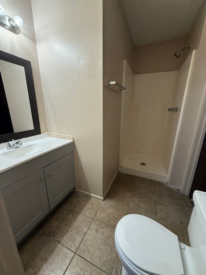 8911 G S R I Ave - Photo 3 of 7