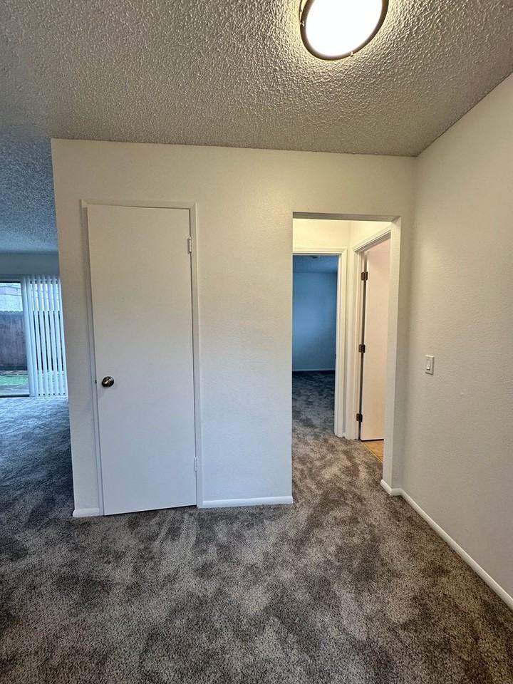 2695 N Canal St - Photo 2 of 17