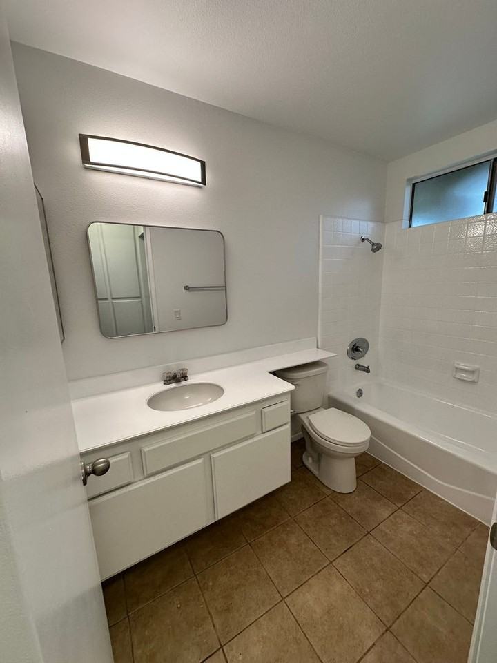 2695 N Canal St - Photo 4 of 17