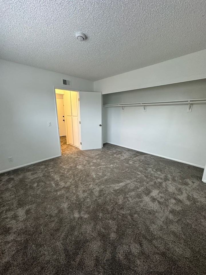 2695 N Canal St - Photo 5 of 17