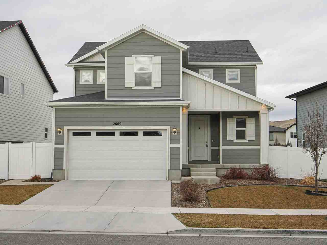 2669 N Geranium Dr - Photo 2 of 46