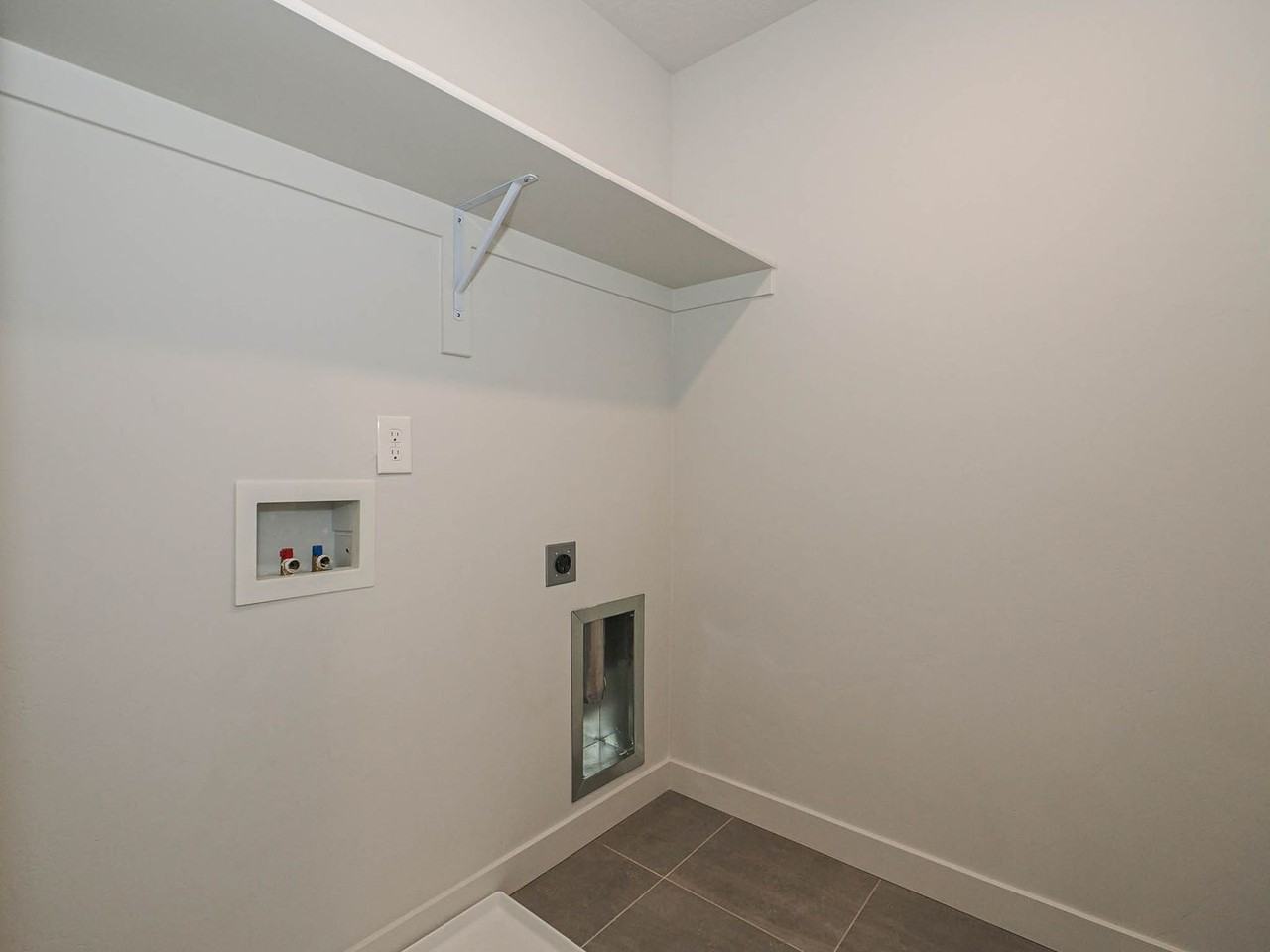 2669 N Geranium Dr - Photo 3 of 46