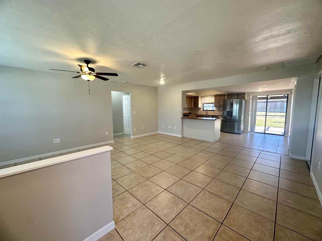 1221 Ne 12th Ave - Photo 2 of 15