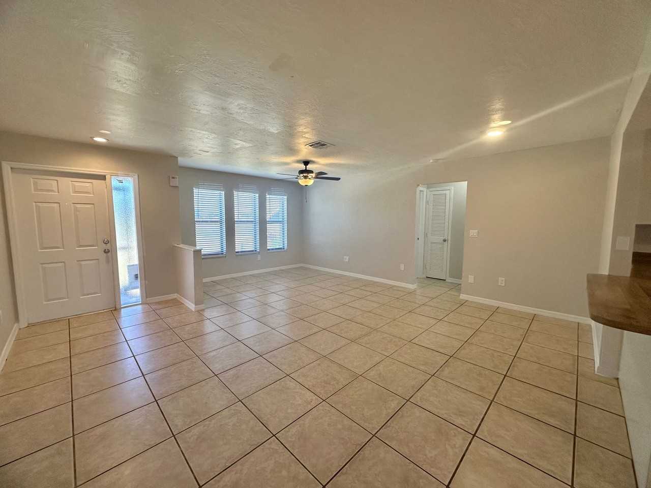 1221 Ne 12th Ave - Photo 3 of 15