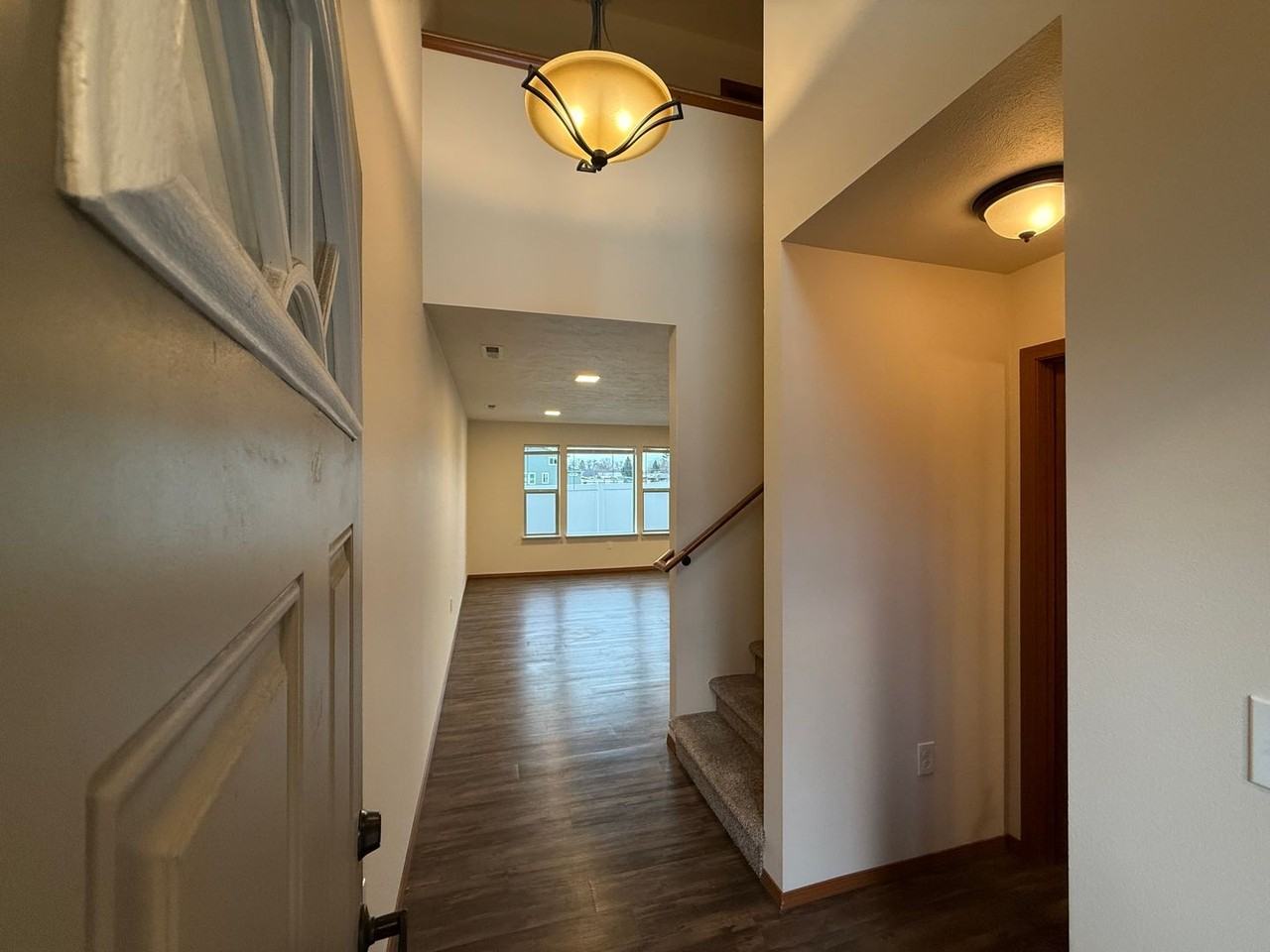 612 S Chronicle Ln - Photo 2 of 26