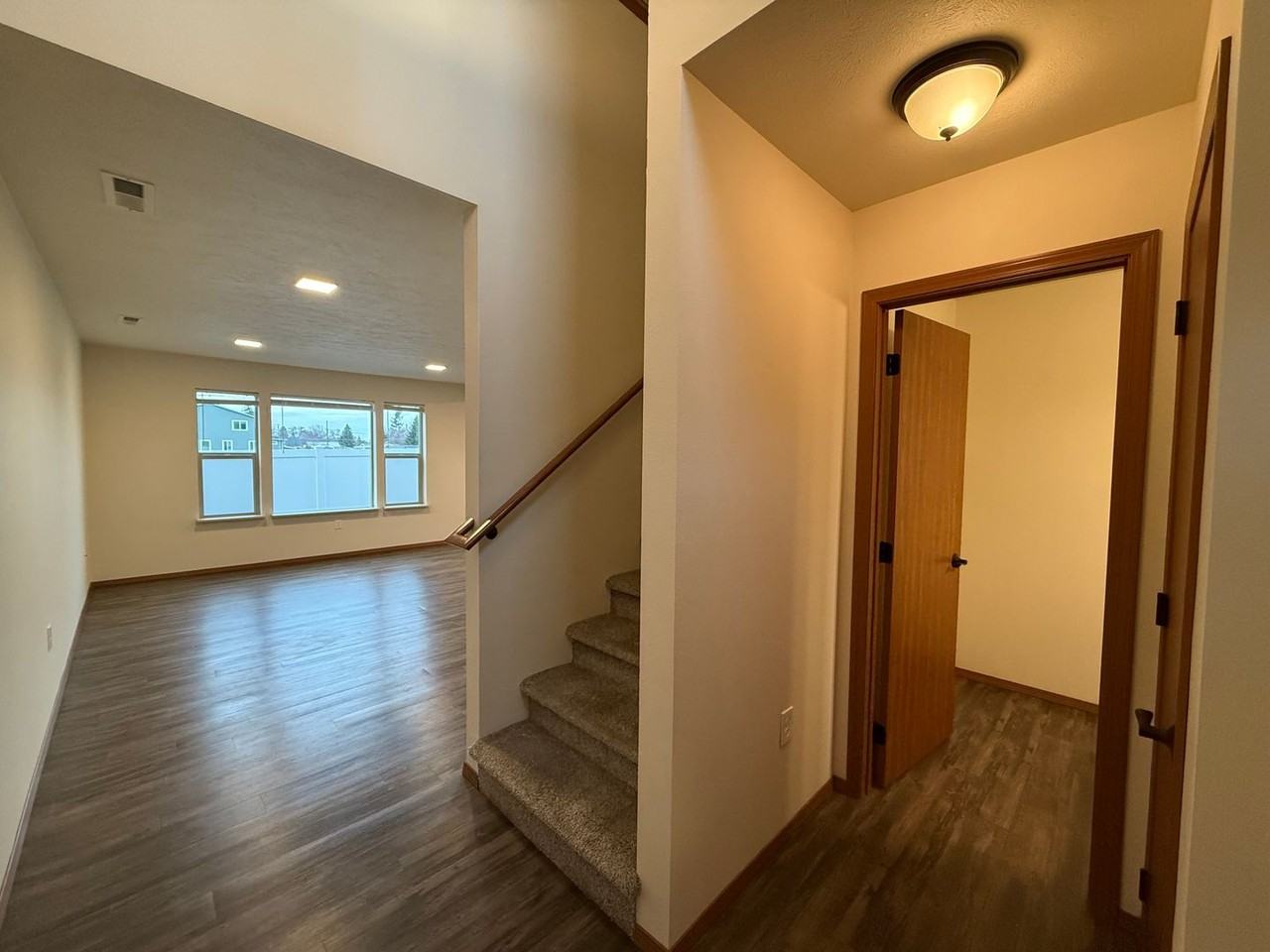 612 S Chronicle Ln - Photo 3 of 26