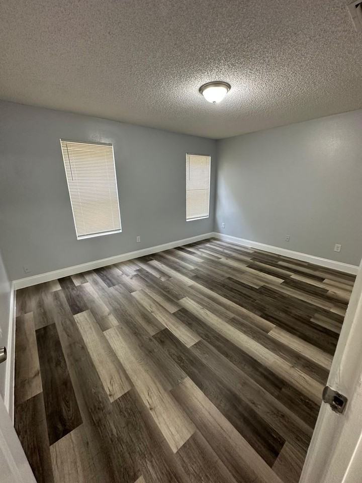 10973 Traci Lynn Dr - Photo 7 of 36