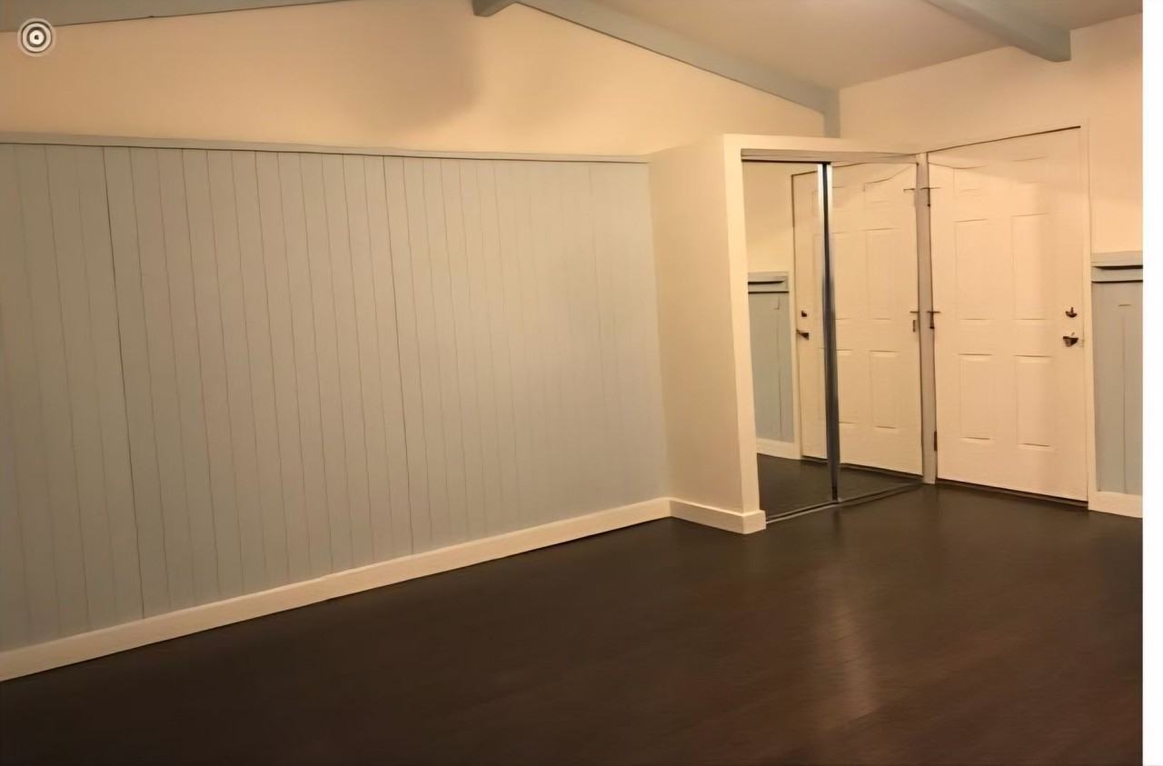 723 Santa Barbara Pl - Photo 5 of 9