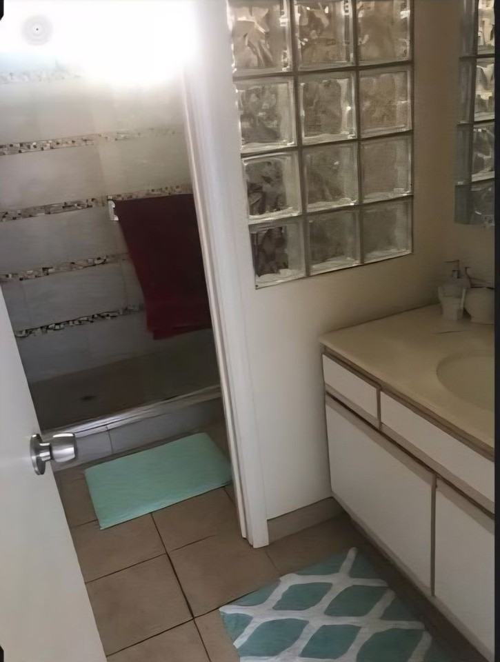 723 Santa Barbara Pl - Photo 6 of 9