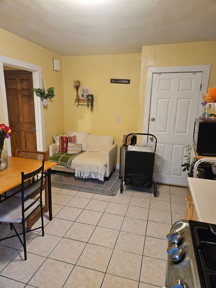 12 Brock St - Photo 2 of 6