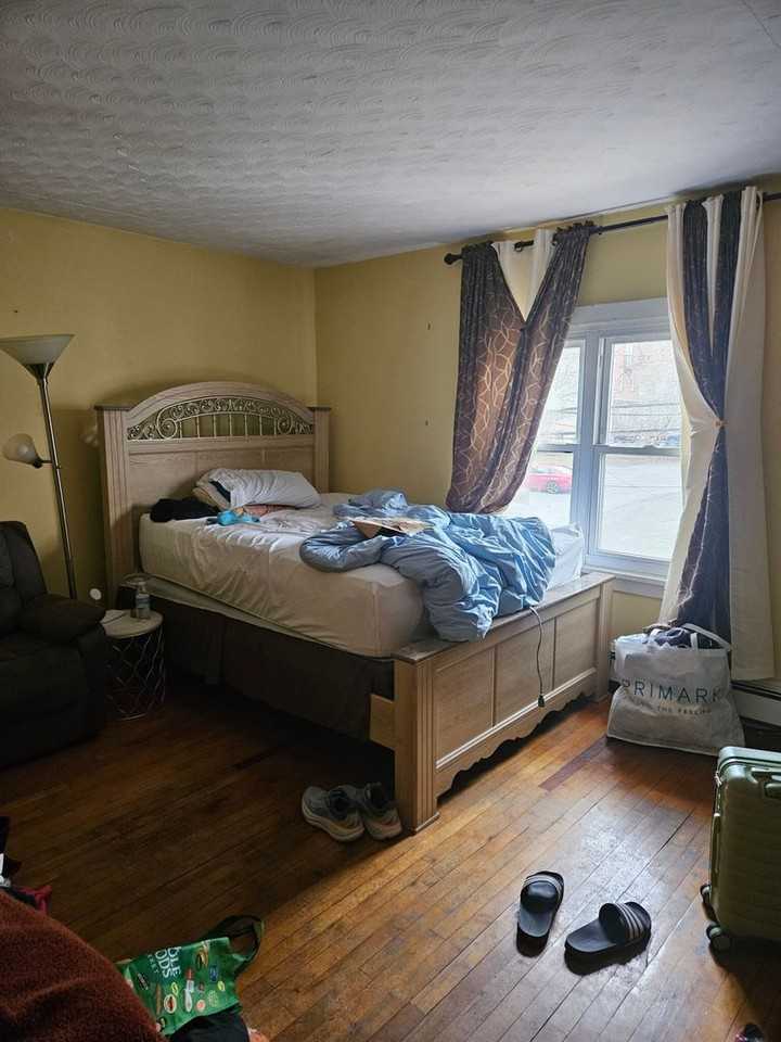 12 Brock St - Photo 4 of 6