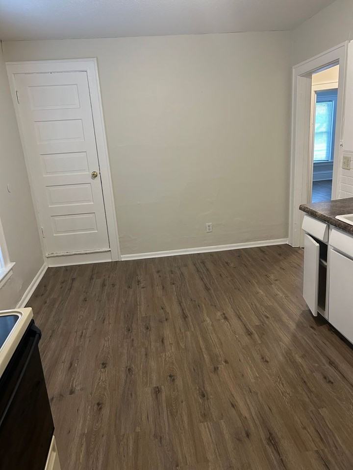 511 Penn Ave N - Photo 2 of 9