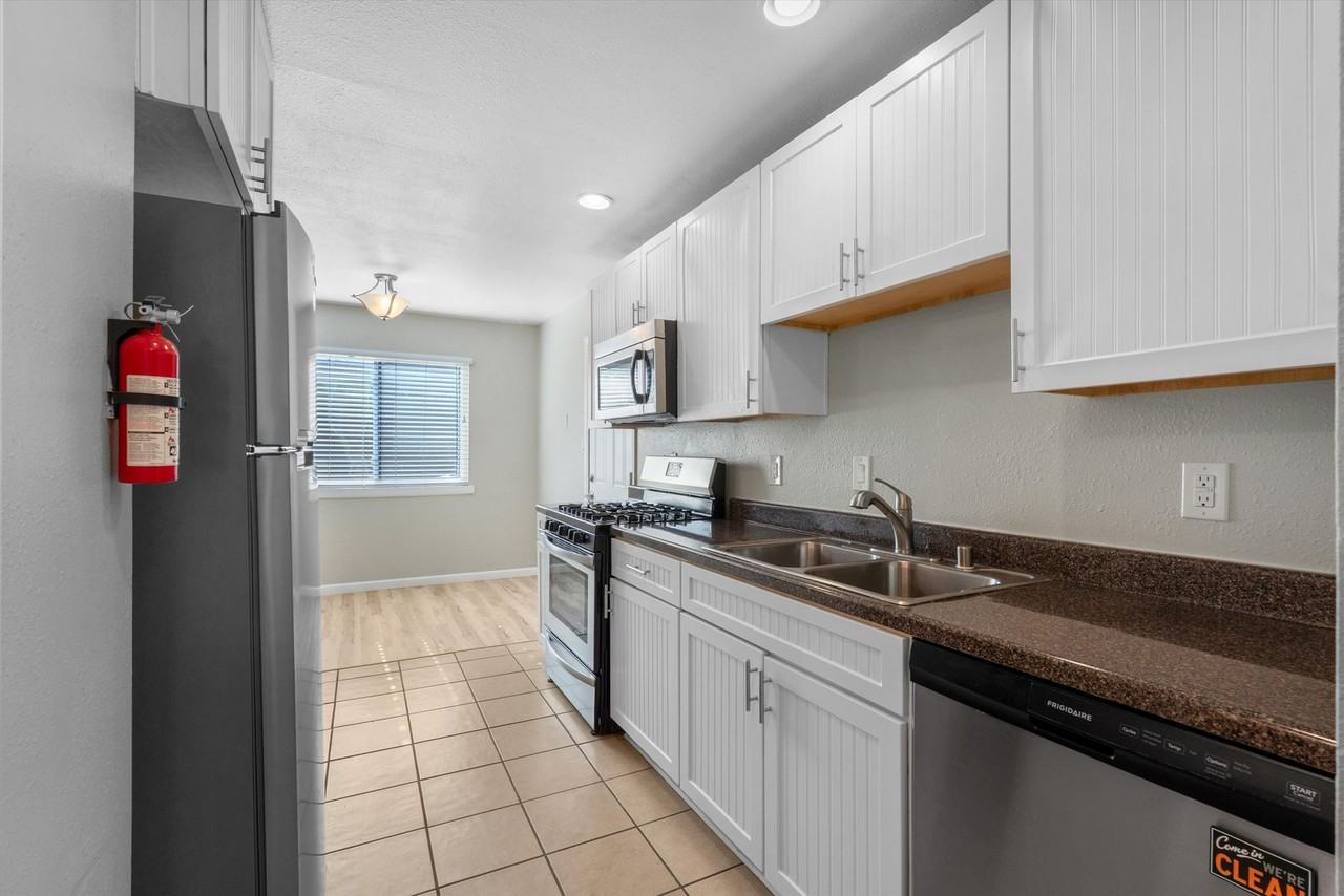 1212 Willys Knight Dr Ne - Photo 6 of 30