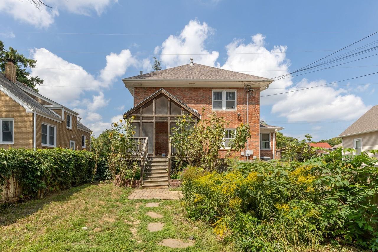 5511 Leavenworth St - Photo 5 of 21