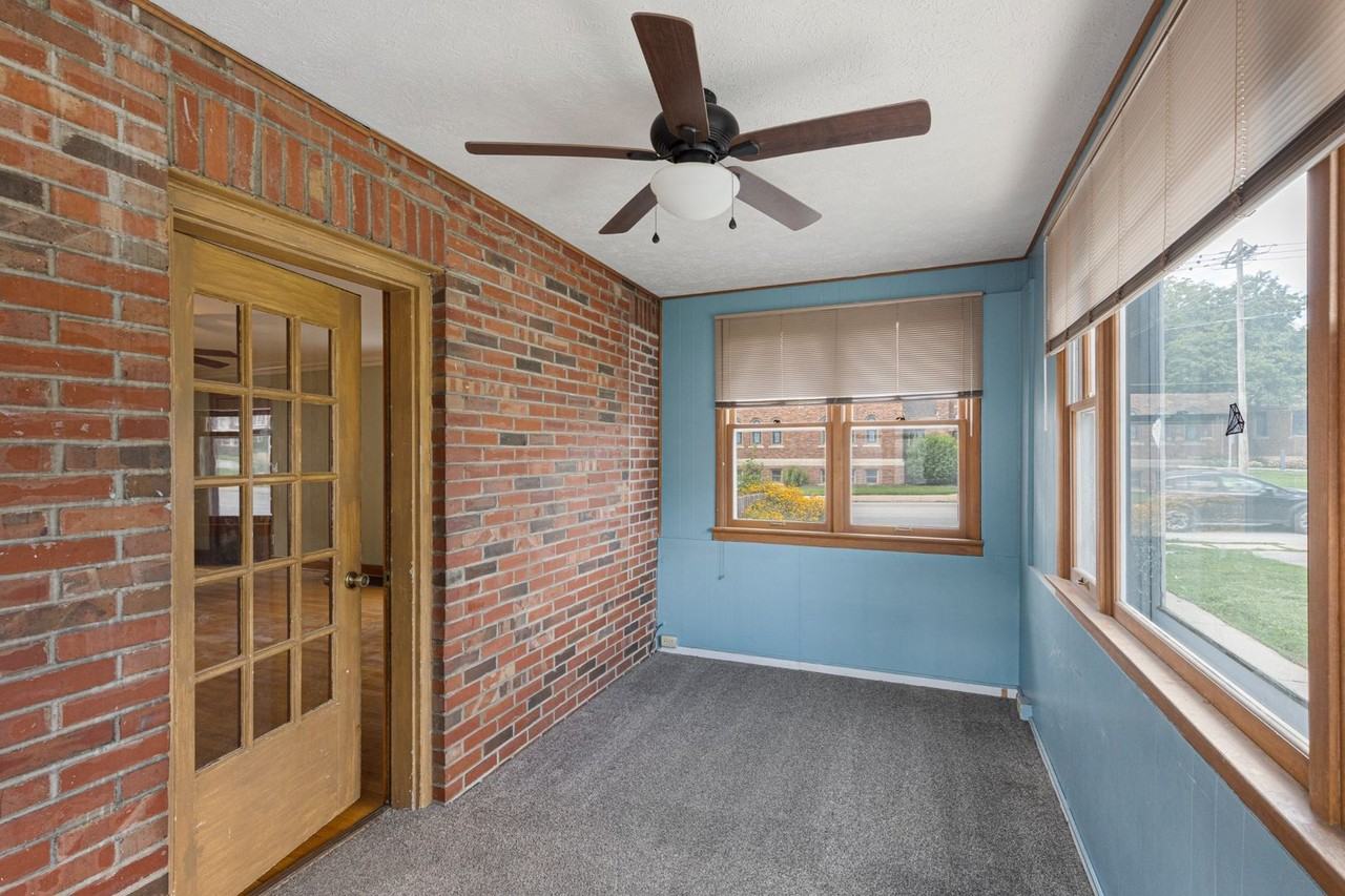 5511 Leavenworth St - Photo 6 of 21