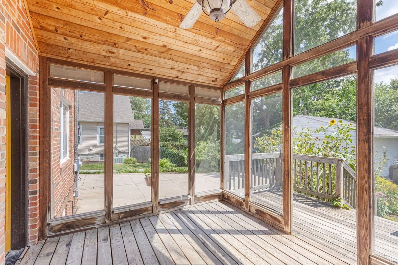 5511 Leavenworth St - Photo 7 of 21