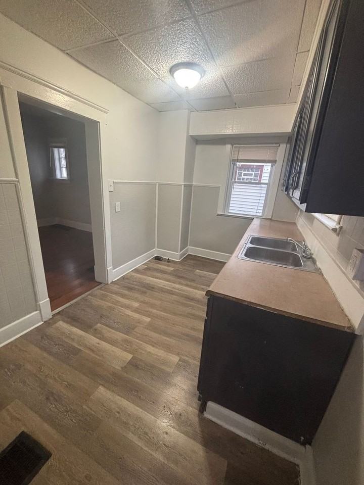 11907 Thornwood Ave - Photo 3 of 9