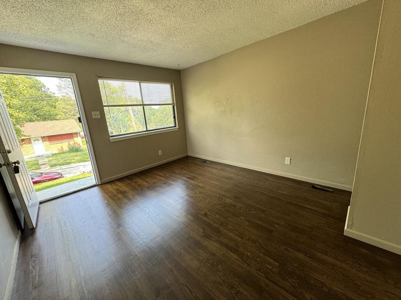 6180 Emerald Ave - Photo 3 of 14