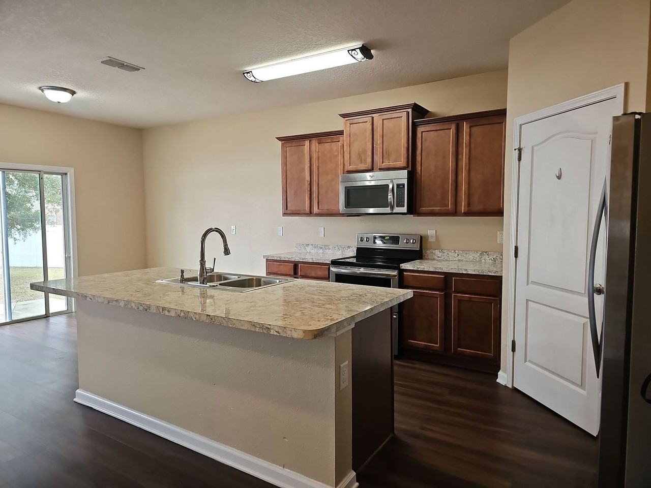 1981 Rock Springs Way - Photo 3 of 23