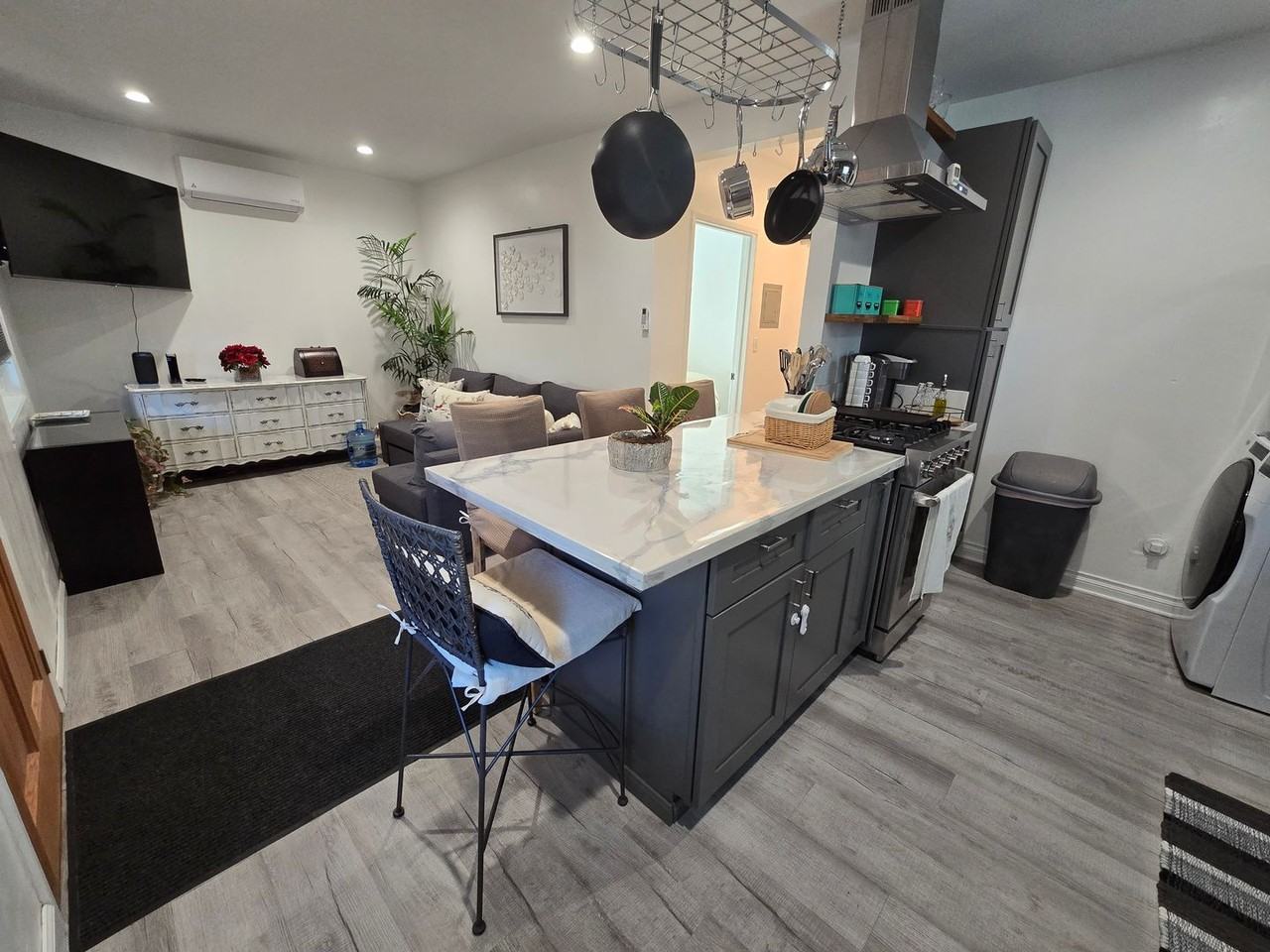 11334 1/2 Emelita St - Photo 3 of 19